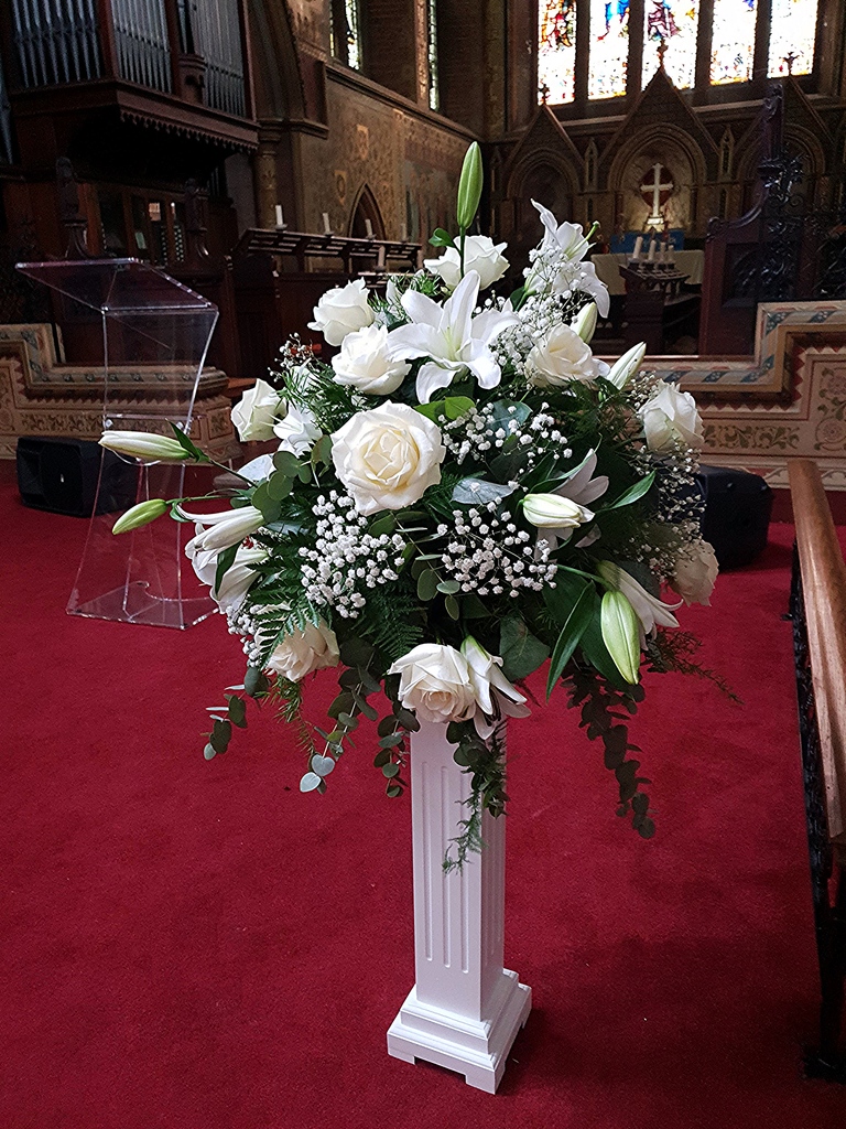 Beautiful Plinth of flower created by Poppies Florist Bournemouth   #weddingideas #bridetobe #engaged #flower #flowerarrangement #floral #dorsetweddings #bournemouthweddings #eventflorist #fyp 
poppiesfloristbournemouth.co.uk