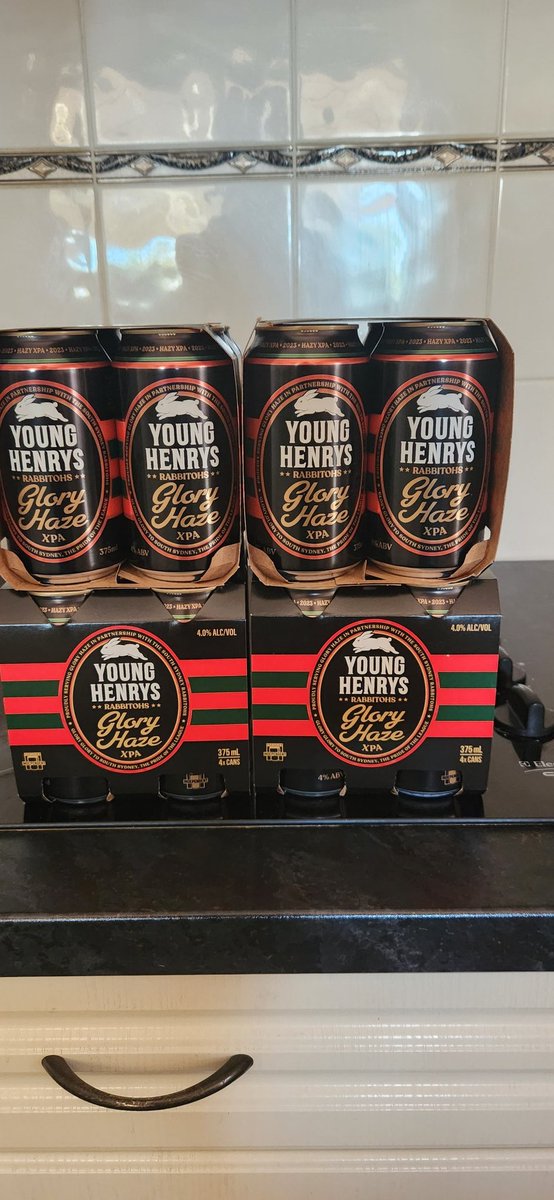 Kanomorris's tweet image. Look what came in the mail 2day.@SSFCRABBITOHS @SteveMavo @ThisIanRoberts @em_ma_121 @RagingBunnyBlog @BlakeSolly .can&apos;t wait 2 drink this on satdy nite while watching souths win.