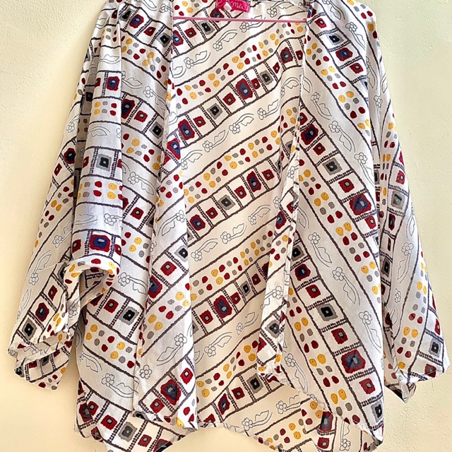 Saya menjual [PRELOVED] OUTER FLORAL WHITE seharga Rp. Dapatkan di Shopee sekarang! shopee.co.id/miraramadhina/… #ShopeeID