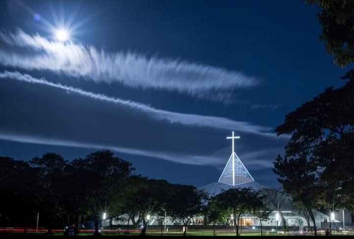 TeamAMDG's tweet photo. The beauty of the Ateneo de Manila campus goes up several levels with John Oranga 💙 https://t.co/CvJQ6IfKy2