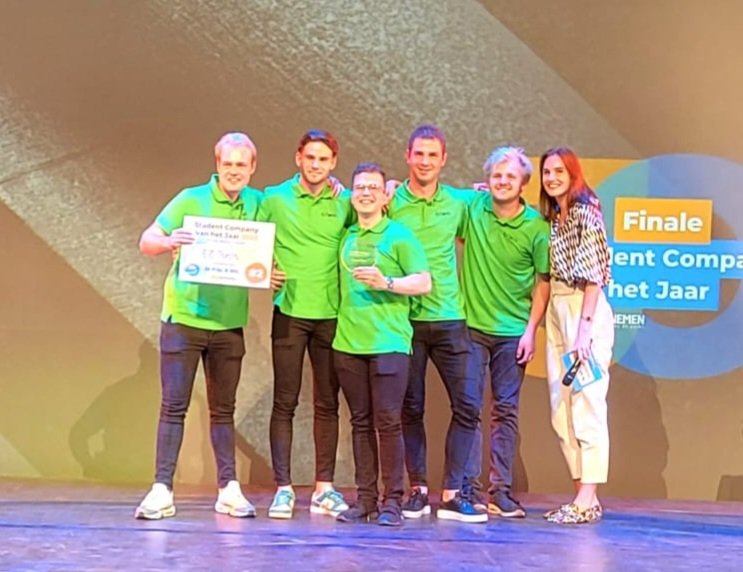 HsInholland's tweet photo. Winnaar Student Company of the year 2023 Nederland: Buddy bag
👏👏👏
Eerste prijs Buddy Bag, tweede prijs EzTools, derde prijs Civo plantenvoeding. Alledrie Inholland Alkmaar, wow!
1/2
#studentcompany #innovatie #trots https://t.co/sptPZ8cSz0
