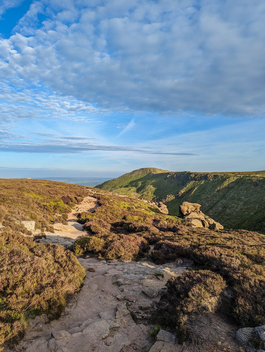 ABTheAdventure's tweet photo. That beautiful sky last night on my evening run ☀️

Just my own shadow and a few sheep up there #peakdistrict https://t.co/apHl6Y9wTO