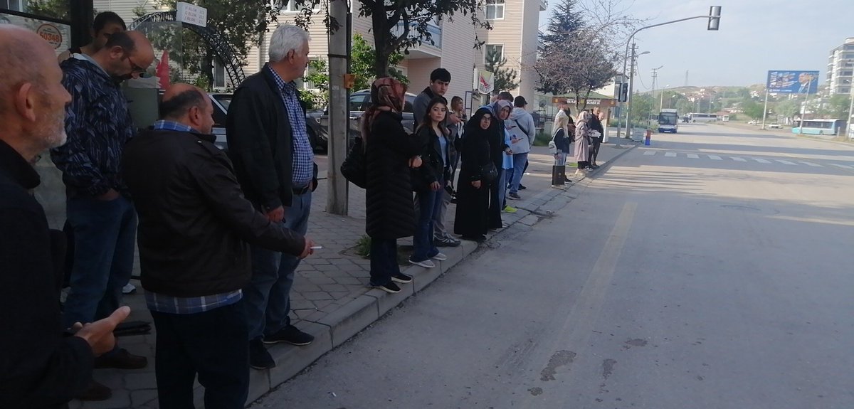 tekintas66's tweet photo. @egobilgi @mansuryavas06 @mansuryavas06  @ankarabbld @AnkaraValiligi  @radyotrafik06 nolu Sincan saraycık yolu ilk durak hergün saat 08 00 de 510 ve 505 hat numaralı otobüs gelmiyor sebebi Sincan olmasımıdır https://t.co/T8RV4pCBuw