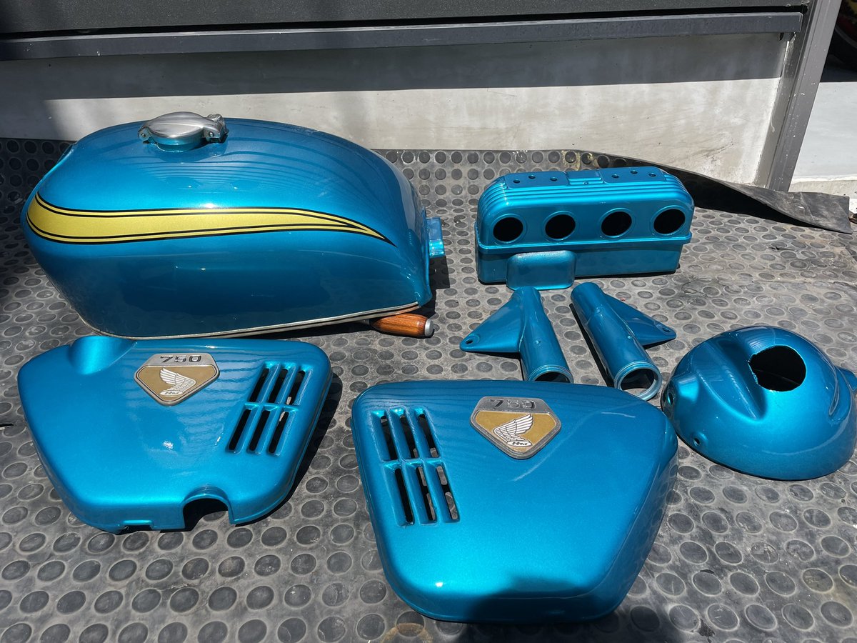 CB750k2 ブルーグリーン RZ250 XJ400風YSPラインにて施工させて頂き