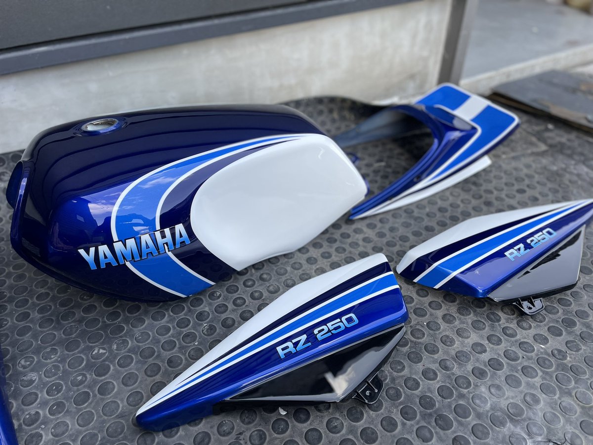 CB750k2 ブルーグリーン RZ250 XJ400風YSPラインにて施工させて頂き