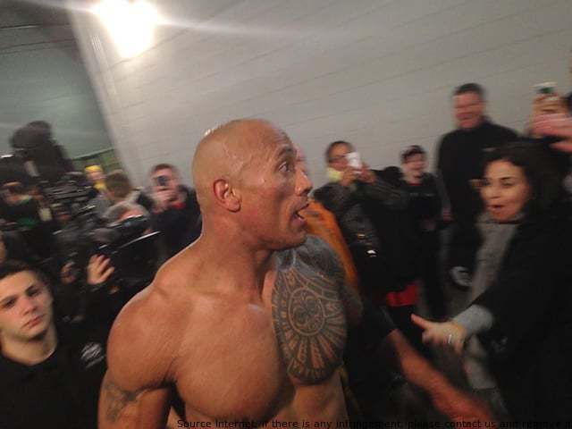 In honor of WrestleMania, here’s one of the most ridiculous photos I’ve ever managed to quickly take (Backstage, WrestleMania 29). This is a picture of John Cena and Nikki Bella having a silly argument just moments before their match. https://t.co/W3wp4VB6LO