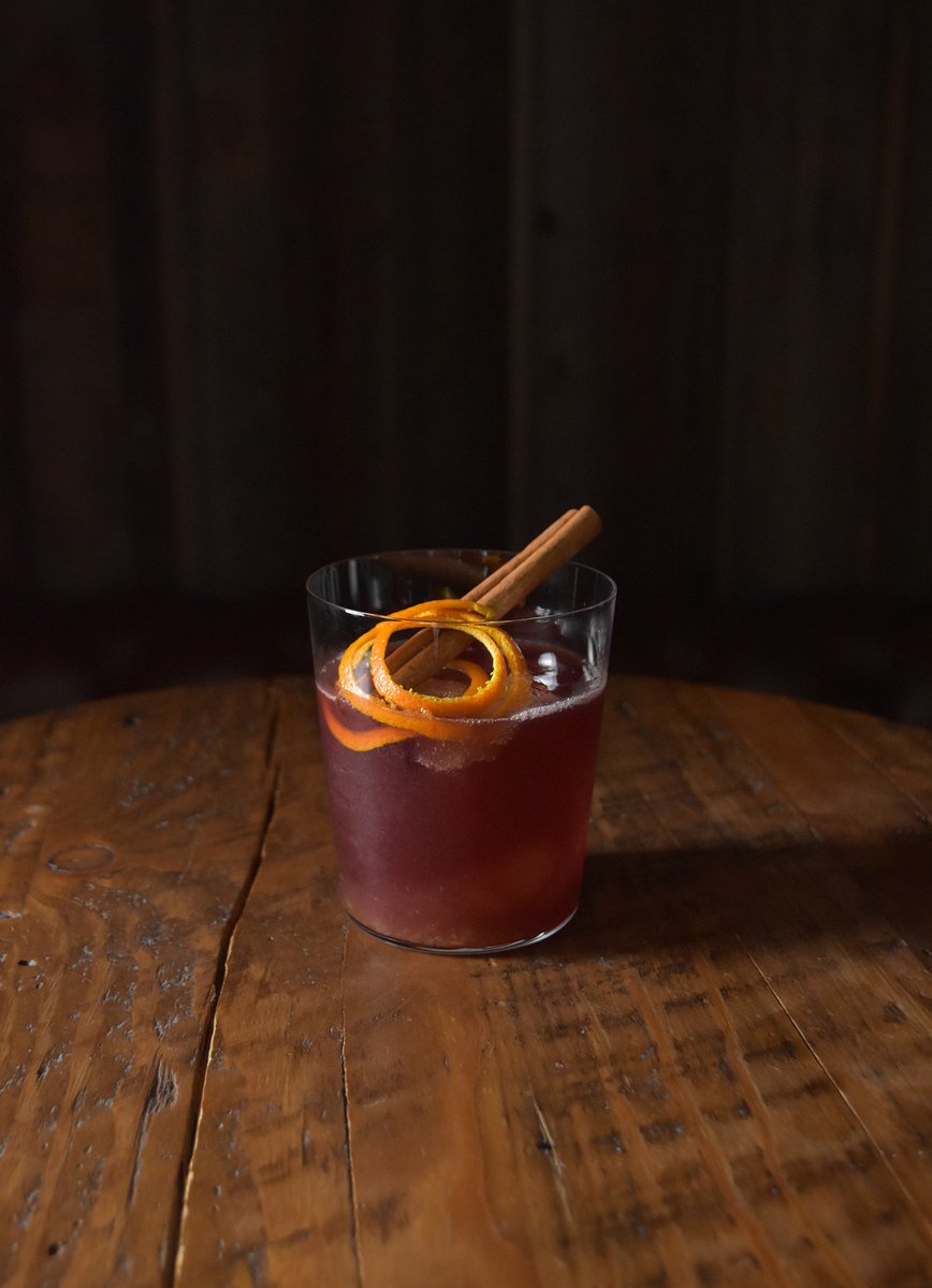 【Artist Cocktail：CHRISTIAN McBRIDE'S NEW JAWN】
カルヴァドスとポートワインに自家製生姜シロップ、リンゴピューレをプラス。"フィラデルフィアン"をアレンジし、マクブライド氏の故郷に想いを馳せた一杯
"The Tokyo Jawn" (Bartender：Haruki Sugiyama)
▶︎bit.ly/3ojvaHZ