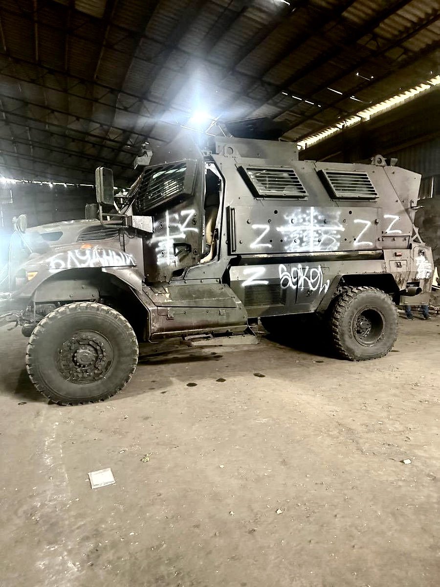 THEEURASIATIMES's tweet image. Another M1224 MaxxPro MRAP reportedly captured by the Russian Forces in Belgorod Oblast.

#MaxxPro #mrap #armored #Russia #Belgorod #Ukraine #Grayvoron