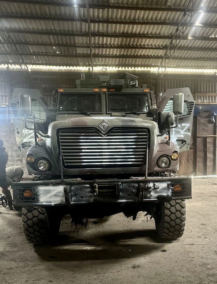 THEEURASIATIMES's tweet image. Another M1224 MaxxPro MRAP reportedly captured by the Russian Forces in Belgorod Oblast.

#MaxxPro #mrap #armored #Russia #Belgorod #Ukraine #Grayvoron