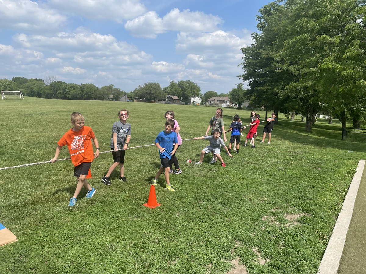 4thRHE's tweet photo. Field day success! ☀️ thanks @jtwy14 for the awesome day! #rheproud https://t.co/qsmnhHkqtI