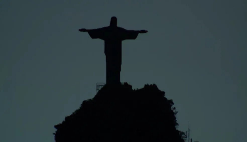 Take what you wanna take and move what you wanna move, I'm here for you, I can't live without you Lord.