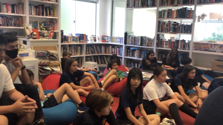 Brilliant 'Wednesday Lunchtime Concert' in the library today! Aiko &Esther played beautiful pieces by Faure &Chopin, followed by Tom's super rendition of a Nat King Cole number. 33 students from all years formed the audience. A wonderful musical interlude! @BST_Tokyo #BSTArtsFest