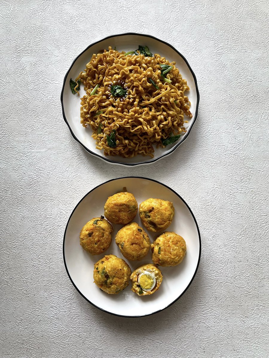 bekal ngantor hari ini dengan menu sat set: perkedel tahu telur puyuh dan mie goreng kecap! 👩‍🍳

kalau kamu gampang bosen sama menu ayam, dan bingung mau masak apa lagi buat bekal, simak step n resep menu ini di next tweet ya~