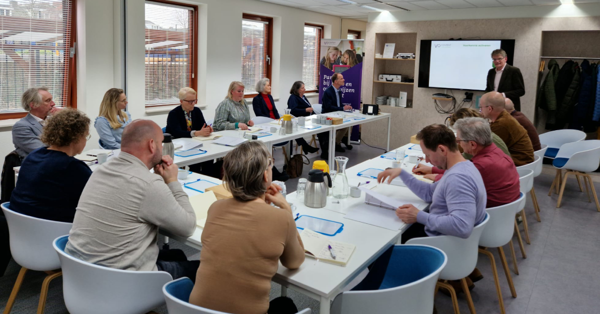 VOcontent's tweet image. Elkaar op weg helpen met formatief handelen? Schrijf je in voor de MasterKlas. 𝟳 𝗷𝘂𝗻𝗶 is er een Masterklas voor schoolleiders. 𝟮𝟴 𝗷𝘂𝗻𝗶 is er een voor docenten. Meer informatie: bitly.ws/FjkE #onderwijs