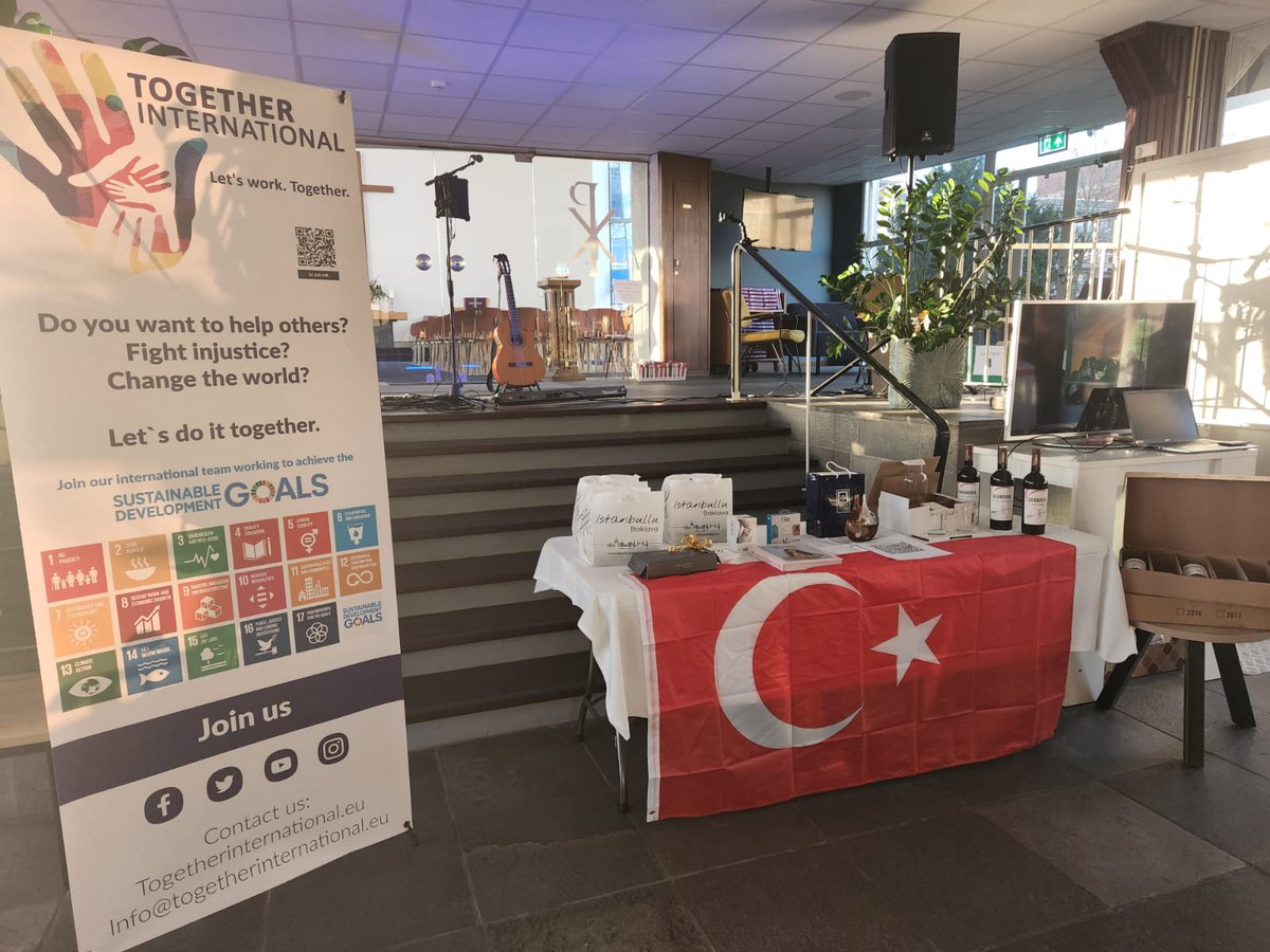 Dernek Başkanımız Dr. Turhan Sofuoğlu 24 Mart 2023 tarihinde Hollanda Lahey'de 'Together International' tarafından düzenlenen Türkiye'ye yardım etkinliğinde, yaptığı deprem ile ilgili sunumda yürüttüğümüz AB projelerini de tanıttı. @TeamAware_EU @procuresecurity