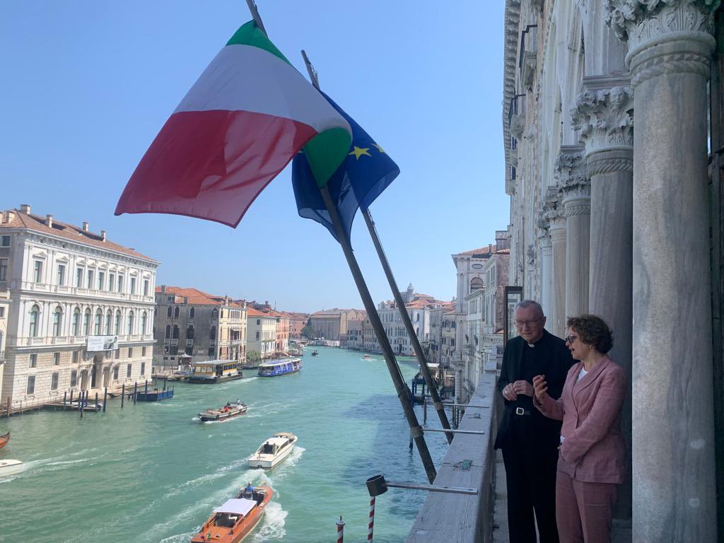 falasca_s's tweet photo. #CaFoscari #FondazioneVaticanaGiovanniPaoloI #CardParolin #RettriceLippiello presentazione del Magistero di Giovanni Paolo I alla luce delle carte d’archivio https://t.co/rwzBKaqTf7 https://t.co/Ky9M0hS7pS