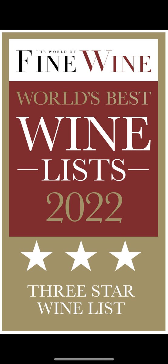 🎉🎉🍾🍾😍 Merci @worldoffinewine ! Ces trois étoiles récompensent le travail de recherche (et de dégustation !) de nos sommeliers… Beaucoup de références, des découvertes, et tout à déguster au verre !! #winebar #sommelier #decouvertes #plaisirgustatif