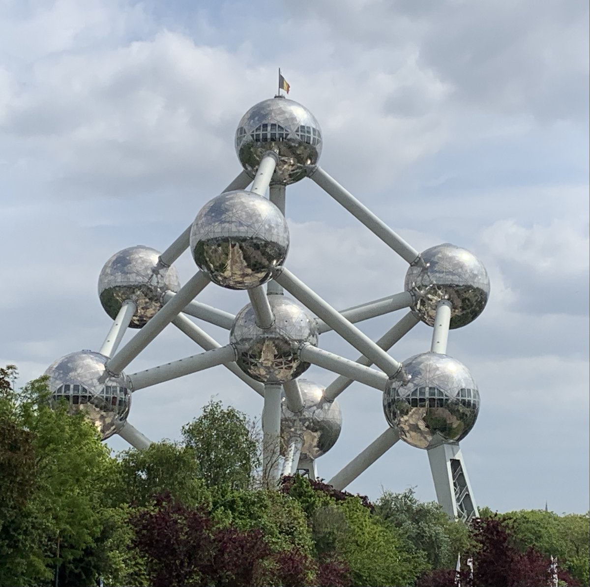 coolLEDltd's tweet image. Brussels, what a beautiful day to set up for #SLASEurope2023 and take in some of the sights yesterday! We loved every minute.  Raring to go on booth #214 this morning when the exhibition opens at 10 am. See you soon #SLAS2023