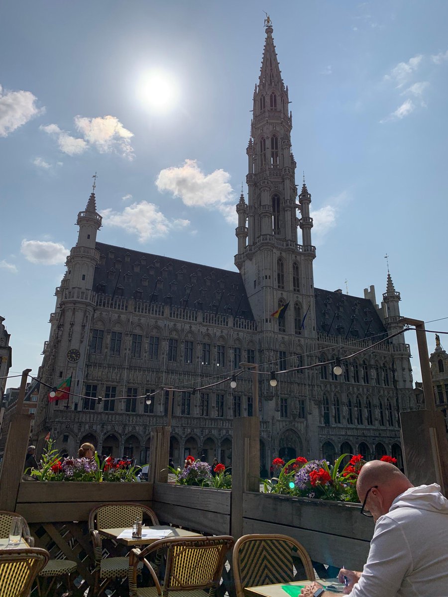 coolLEDltd's tweet image. Brussels, what a beautiful day to set up for #SLASEurope2023 and take in some of the sights yesterday! We loved every minute.  Raring to go on booth #214 this morning when the exhibition opens at 10 am. See you soon #SLAS2023