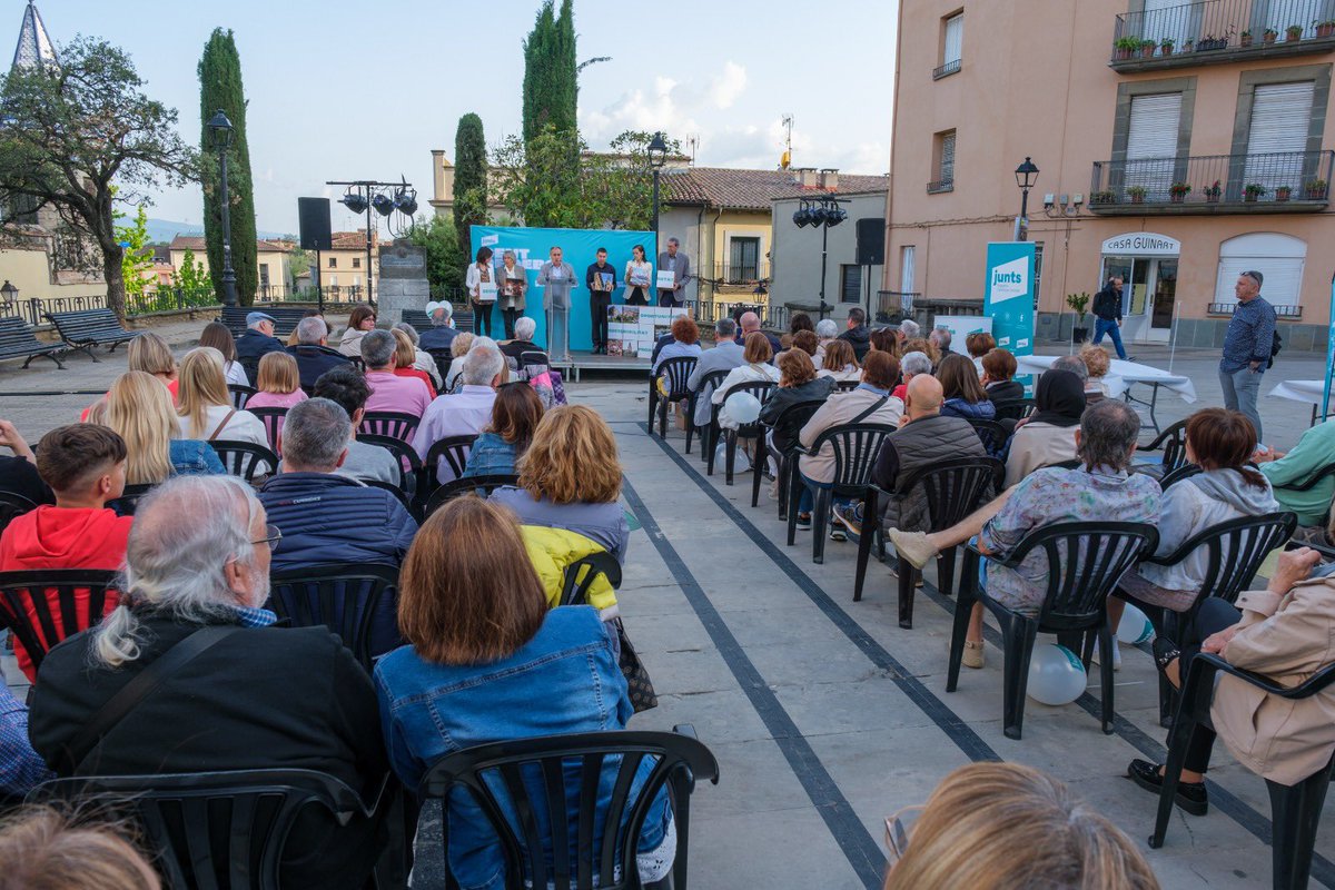 JuntsxManlleu's tweet photo. Volem donar les gràcies a tothom, estem molt agraïts amb tots els ciutadans de Manlleu que van assistir ahir a l’acte final de campanya.
A Junts per Manlleu, ANEM PER FEINA. https://t.co/Q6Mw6qhLA4