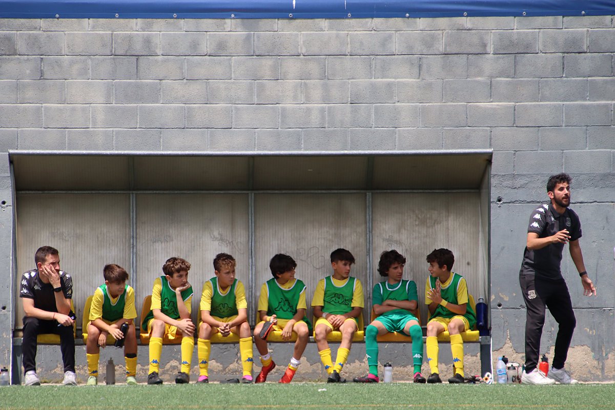 PabloGalvezzz's tweet photo. Muchas emociones como entrenador en un partido de fútbol.
El Sábado mis chicos volvieron a hacer un auténtico partidazo, entendiendo en casi los 70 minutos de duración lo que tienen que hacer en cada momento 💛💙
Muy orgulloso de este equipo 💪🏽⚽️
#AdaBase https://t.co/Z3jGxrIlRW