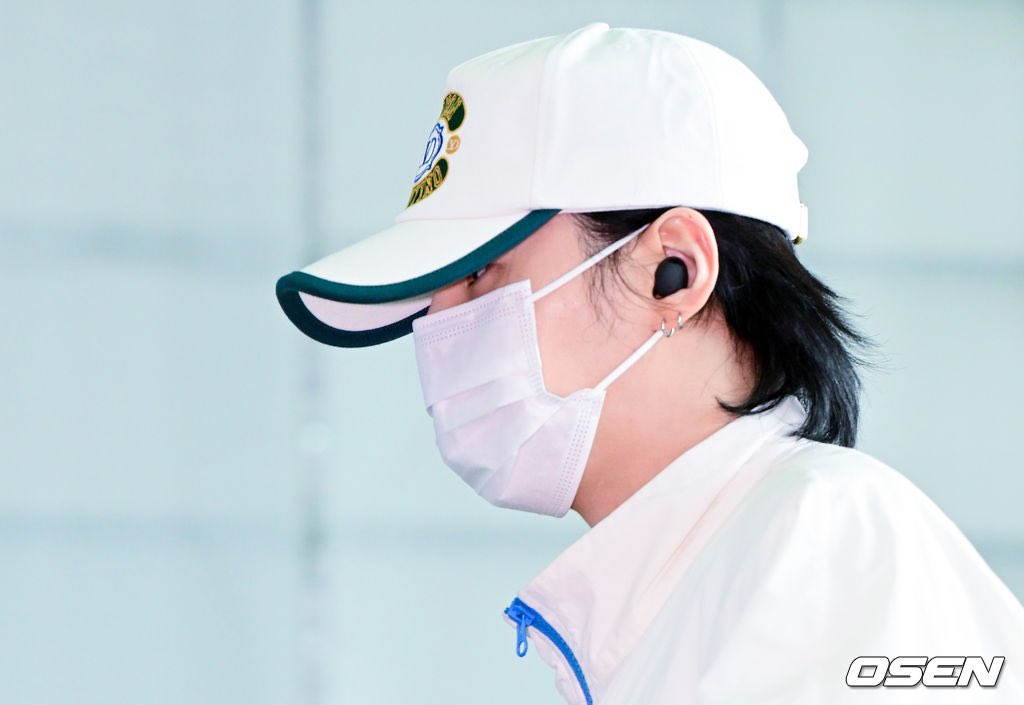 BTS PICS FOLDER 📁 on X: [📸 PHOTOS] #SUGA has arrived at the Incheon  Airport departure to Paris.. (4) [source: k-media]   / X