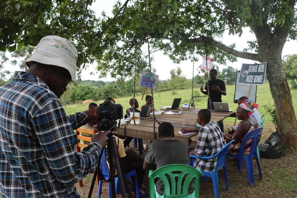 FliptownOrg's tweet photo. Fliptown DAO and @i_munansi together with Movers 4 Climate Change bring the knowledge and required practices for effective SDGs implementation to the grassroots people in Kasenke, Mubende. https://t.co/5WpaWE8SHS @sdgs_ug @OPMUganda #SDGs https://t.co/se8lQyvM0G