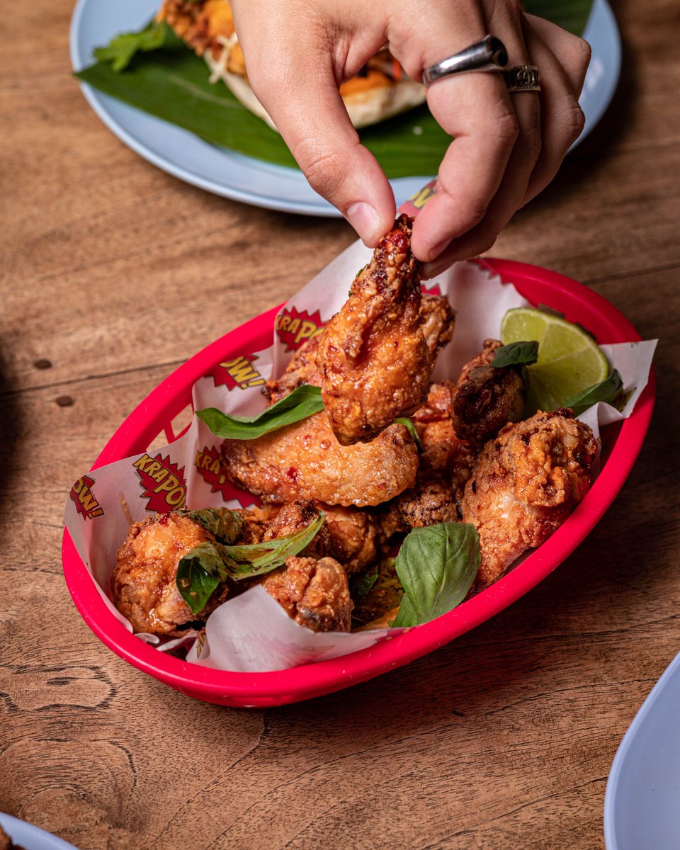 Celebrate making it half way through the week with #WingWednesday ✨ChilliJam wings✨ because you deserve it💅