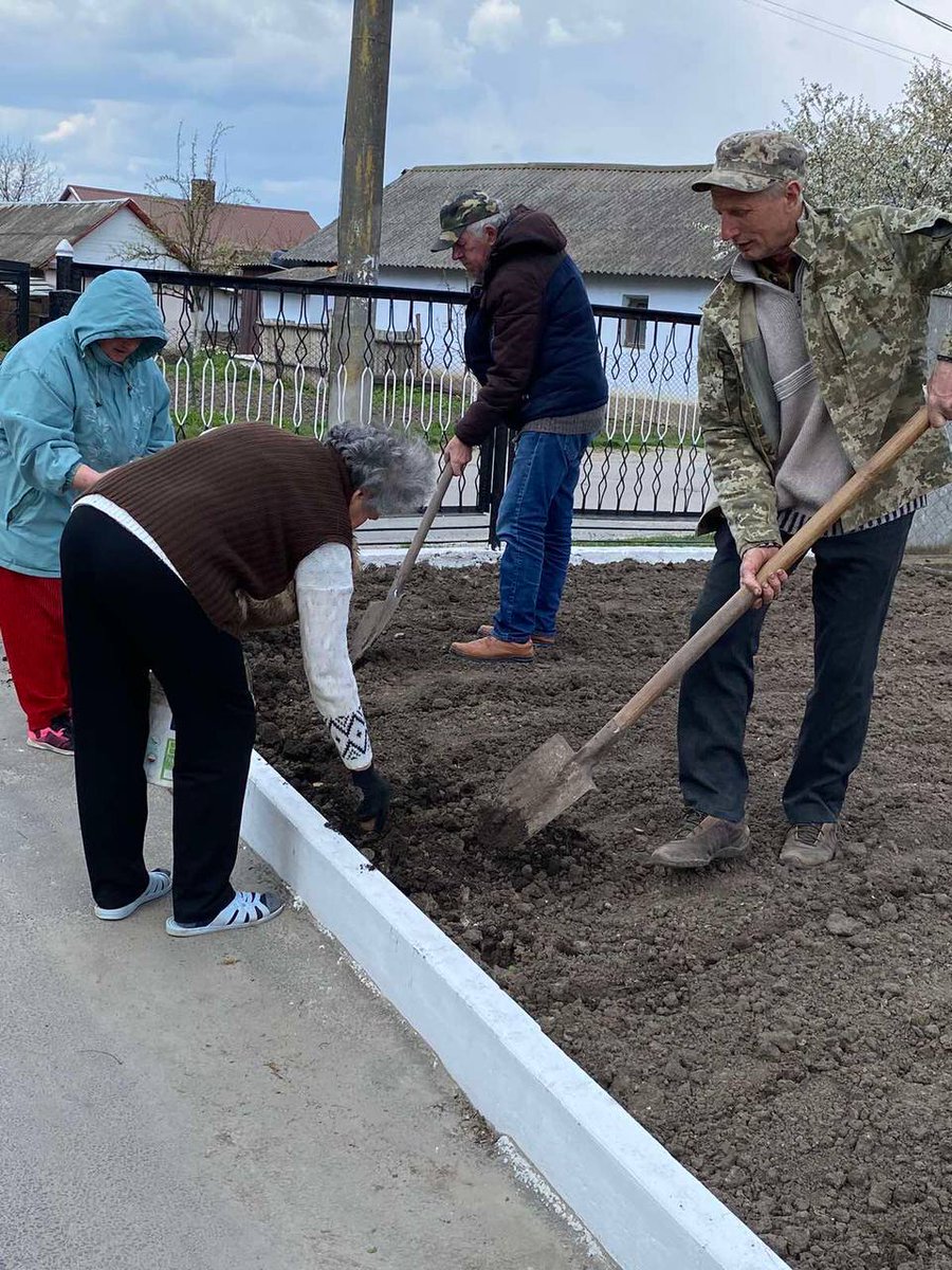 SurgeUkraine's tweet photo. 🇺🇦 @SURGeUkraine допомагає громадам розвивати локальну продовольчу безпеку та власноруч задовольняти свої потреби у харчових продуктах. Волочиськ на Хмельниччині – одна з таких громад. Детальніше: https://t.co/G3fOn6Kp0A #U_CanSupport
@Alinea_Ideas @CanEmbUkraine @CanadaDev https://t.co/wRmwm5DfB5