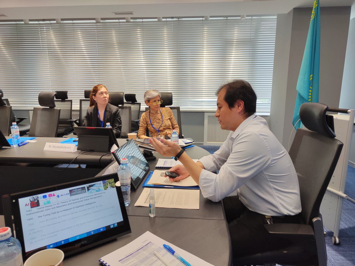Professor Madumarov opening the #DigitalEconomy panel with his presentation on The Rise of Digital Economy: Trends, Opportunities, and Challenges at the Digital Futures of Central Asia symposium <a href="/CCASC_Kz/">CCASC - China & Central Asia Studies Center 🇰🇿</a> <a href="/Digisilk_kcl/">Digisilk</a> #DIGISILK #DFCA23