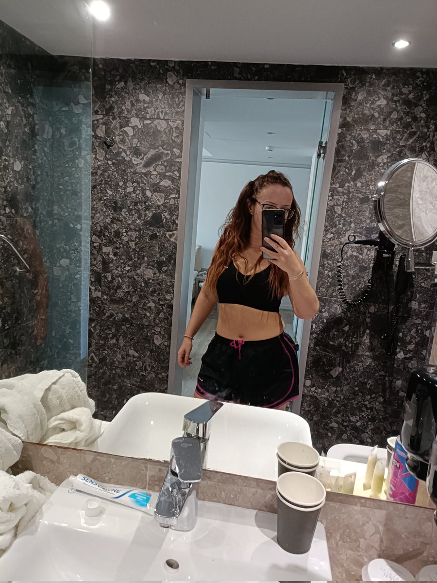 Weather is crap so all youre getting are gym selfies 🤦‍♀️ loving how my hair turned out tho #mermaidvibes
