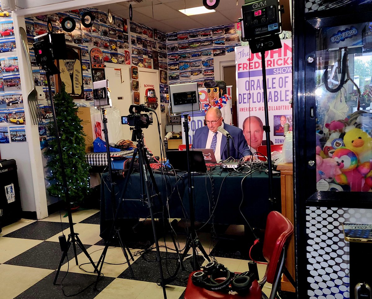 jfradioshow's tweet photo. LIVE in Norfolk. Hotrodders Cafe. VA Early Vote #MAGABus #GodzillaofTruth #JFRN Download the App
https://t.co/QCyfaAw9pS https://t.co/7WKq3GRtgr