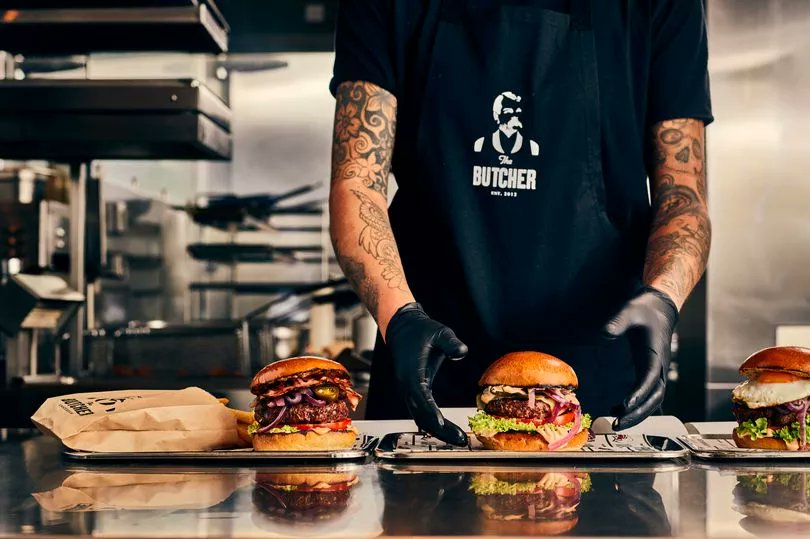 Burgerlab746407's tweet photo. 🔥 TEXAS BBQ DROPPING TODAY- it's smokin' hot and PACKED with flavour. get 20% of if you enter code smokin on the uber eats app #SmokinHot #Delicious #delivery #fastfood https://t.co/hC7SPgjAOb