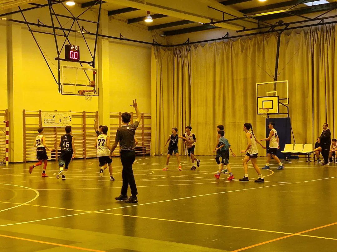 cbaspontes's tweet photo. ❗ INFANTIL MIXTO ❗
BBCA 35 - 69 Servicio Móvil CB As Pontes.
#cbaspontes #aspontes #ImosCB #infantilmixto https://t.co/9EM9izZsM1