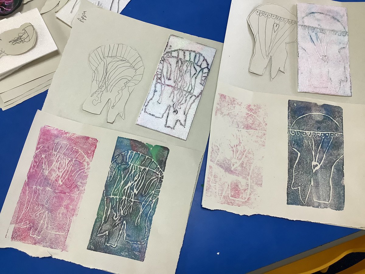 llanrhidianp's tweet photo. #LlanPengwin have been sketching and printing jellyfish this morning. We have taken our inspiration from the jellyfish we saw on Horton and Port Eynon beaches yesterday on our lovely school trip. #LlanExp #LlanFun 🐙☀️🌊 https://t.co/qwqvQjo2U1