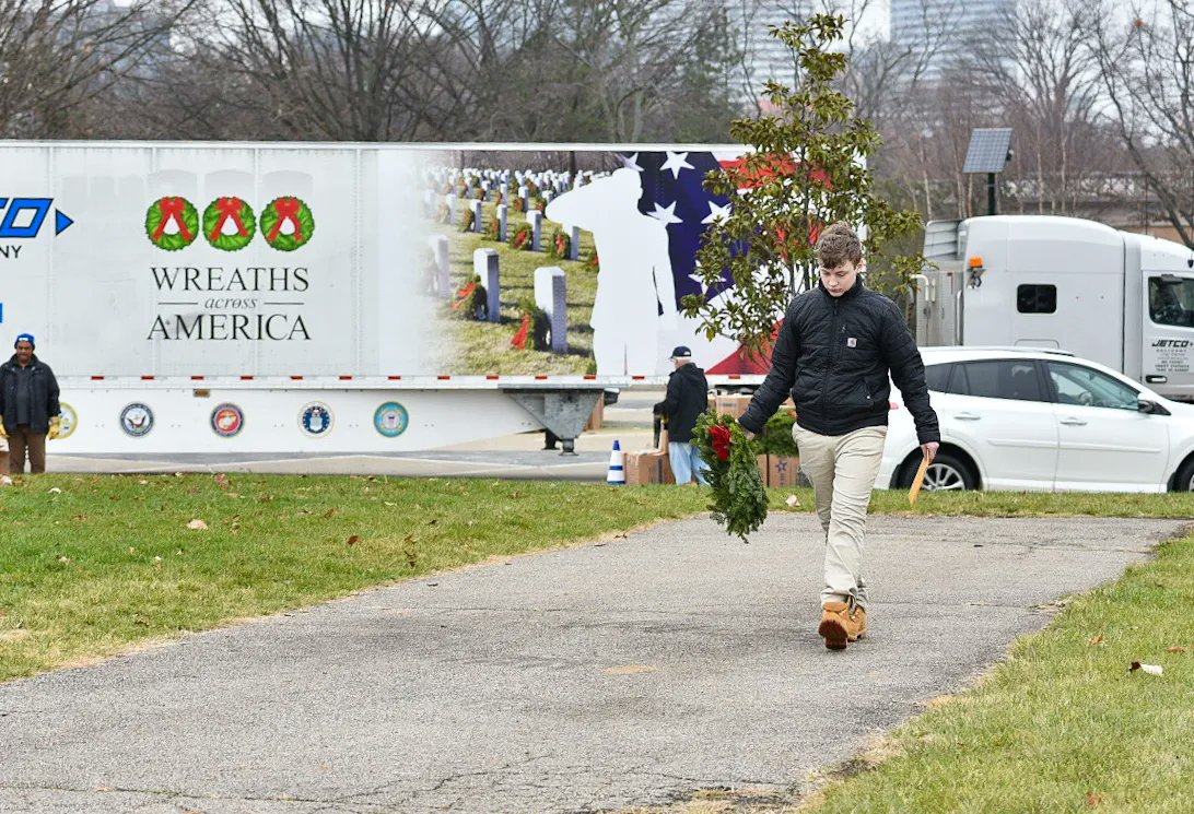 WreathsAcross's tweet photo. Get involved in the mission!Volunteer, support a sponsorship group, sponsor a wreath! #ServeAndSucceed 

https://t.co/AuZgmbXnnG https://t.co/V6uYgPSbRk