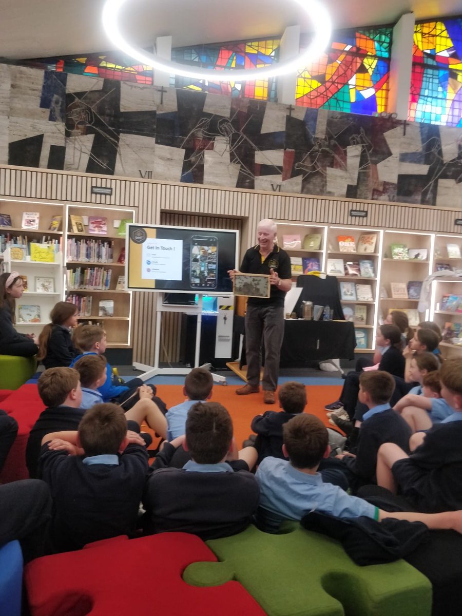 We had an incredible time giving our meet the bees presentation to the enthusiastic children from local schools at the Athy Library for National Biodiversity Week Ireland 2023. buff.ly/3Wx6LeL  🌍🐝 #BiodiversityWeek2023 #nativeirishhoneybees #beekeeping #sustainability