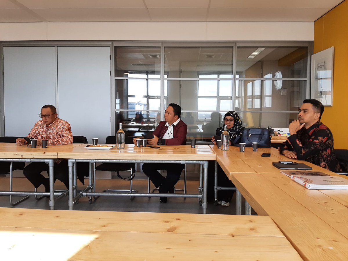 ihserasmusuni's tweet photo. 🏛️IHS hosted a delegation from Ternate, Indonesia, led by the Mayor, to explore heritage preservation. The Mayor discussed the challenges of preserving the colonial heritage of Benteng Oranje. Engaging in  brainstorming sessions, they explored IHS's role in sustainable management https://t.co/dBBGrhbX7B