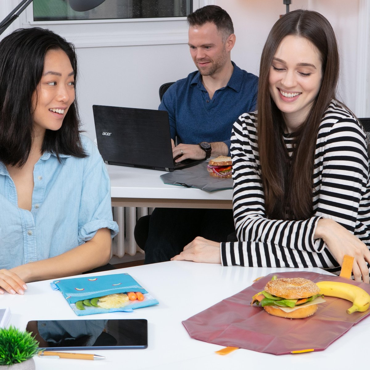 rolleat_us's tweet image. It's #lunchtime🍴

Don't settle for boring lunches and disposable wrappers, make your midday meal a little more exciting with #Rolleat⚡

Our #foodwraps come in a variety of trendy designs and colors, plus they're eco-friendly💚
 
#MealOnTheGo #FoodOnTheGo #OnTheGoSnack