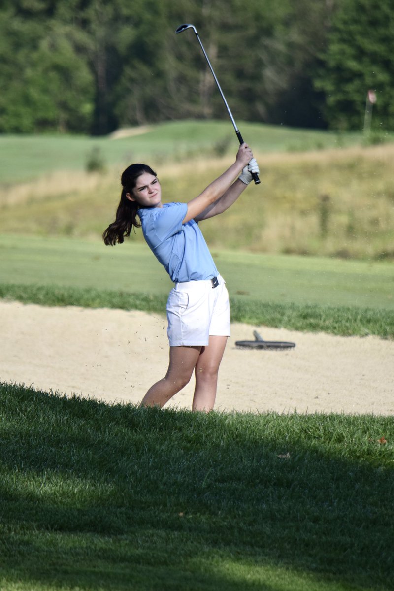 hudsongirlsgolf's tweet photo. 🎉Senior Graduation Day!!!🎉 Congratulations to Kelly Emmendorfer as she continues her academic career studying Biomedical Engineering at The University of Akron! ⛳️🏌️‍♀️🎓
#HGGwishesuallthebest #TY4thememories❤️#Offtodogreatthings🧳@mrbolintweets @Zustin18 @MangolsHistory https://t.co/V0edgcisPP