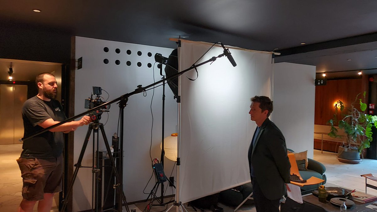 pulsretail's tweet photo. Collega's @acvpuls at work voor voorstelling #neverworkalone https://t.co/vhI7MUA8qM