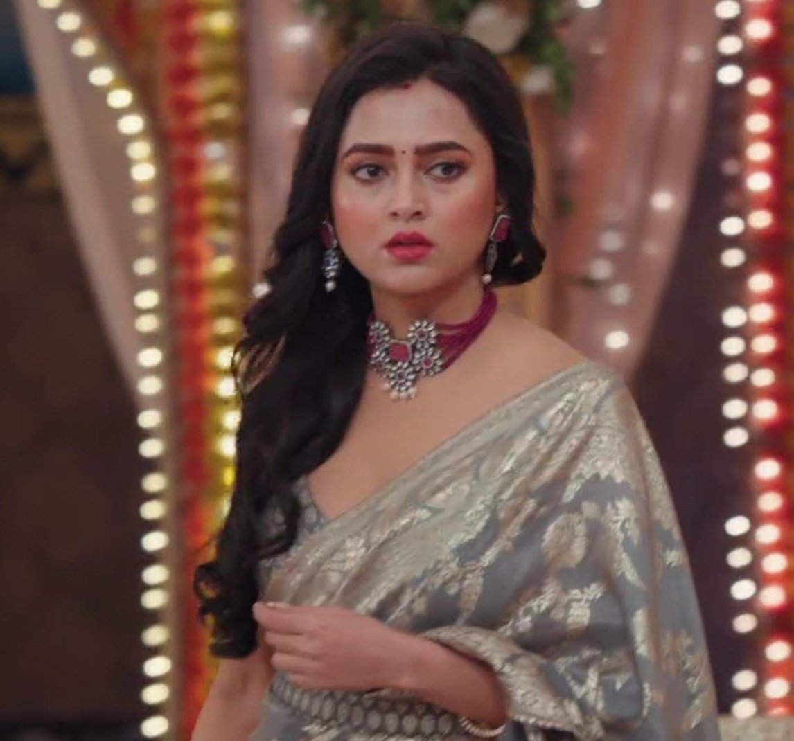 Sources : Colorstv planning For #Naagin6 On 7pm . #ektakapoor Wants to end this Season with fantastic ending !!

#TejasswiPrakash 

Whats your views about this ??