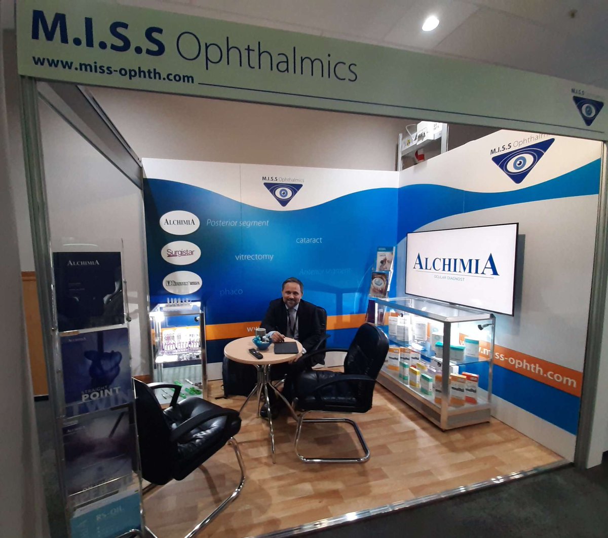 ALCHIMIAsrl's tweet photo. 📢 Last call! 🕒Don't miss the opportunity to visit the booth of our distributor, M.I.S.S Ophthalmics Ltd, at #RCOphthCongress2023 in Birmingham!
Our Area Manager Domenico Amato is waiting for you! 💼👀 Don't miss out!
#Ophthalmology #ophthalmicsurgery #patientcare #PatientFirst https://t.co/6VfTIZDuP7
