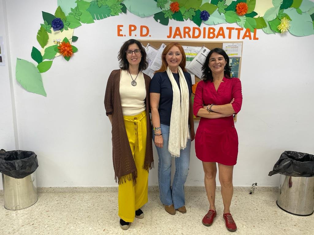 Ya estamos asesorando a muchos #autónomos pero queremos que nadie se quede con dudas. 
#ATAExtremadura
¡Pásate por el salón de plenos de La Albuera!

Como ya ha hecho la coordinadora de formación de la Esc. Profesional Dual (en la imagen con <a href="/raqueldeprado/">Raquel de Prado Narciso</a> y <a href="/Candelaria_Carr/">Candelaria Carrera</a> )