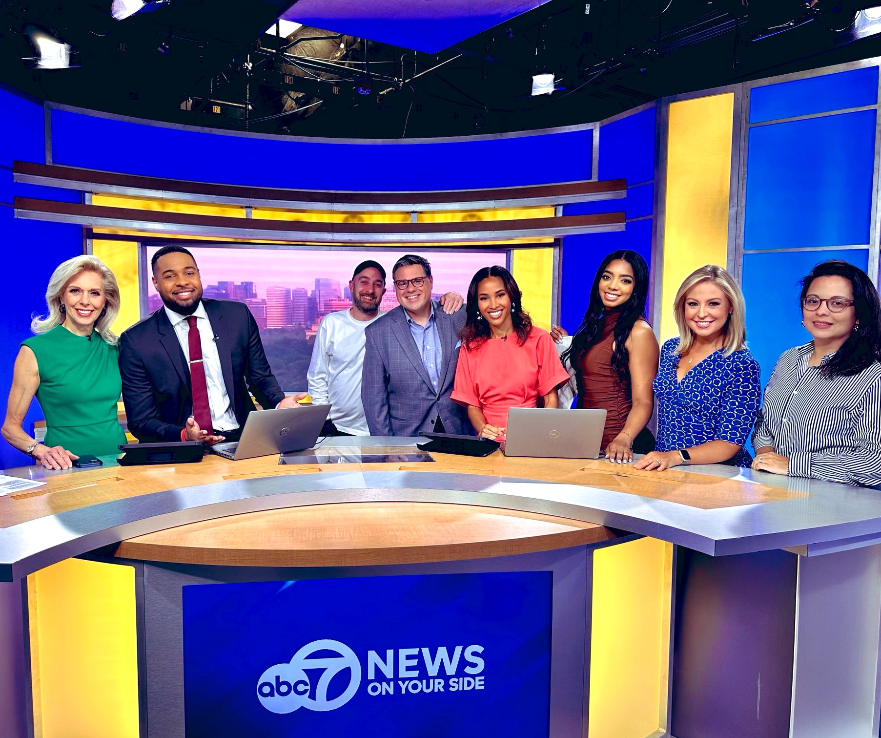 Robert Burton (@Robert7News) / Twitter