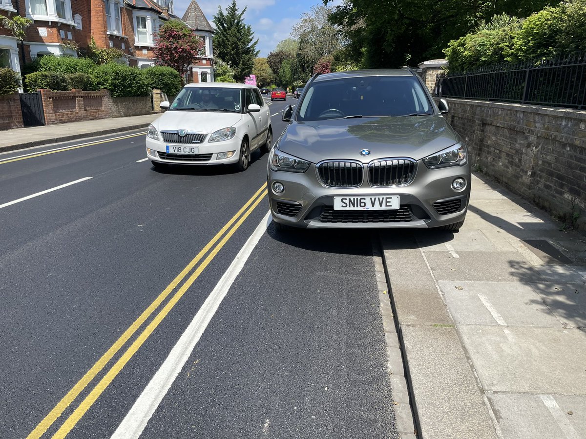How good is the new cycle path on Strawberry Vale and Manor Road in Teddington? Shame it’s not for everyone. @YPLAC @LBRUT @LBRuT_Help @MPSTeddington #wankpanzer