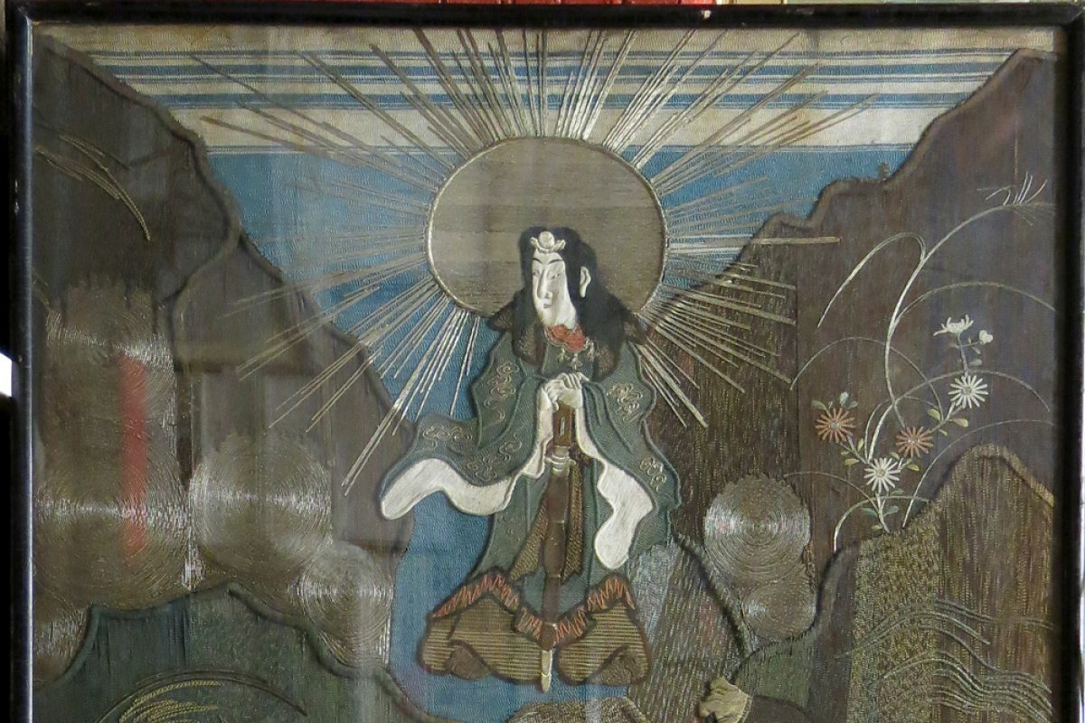 In Japanese Shinto mythology Amaterasu, meaning shining in heaven, is the goddess of the sun. With her brother Susano’o, the god of storms, they painted the landscape to create ancient Japan. #SunMW horniman.ac.uk/story/gods-of-…