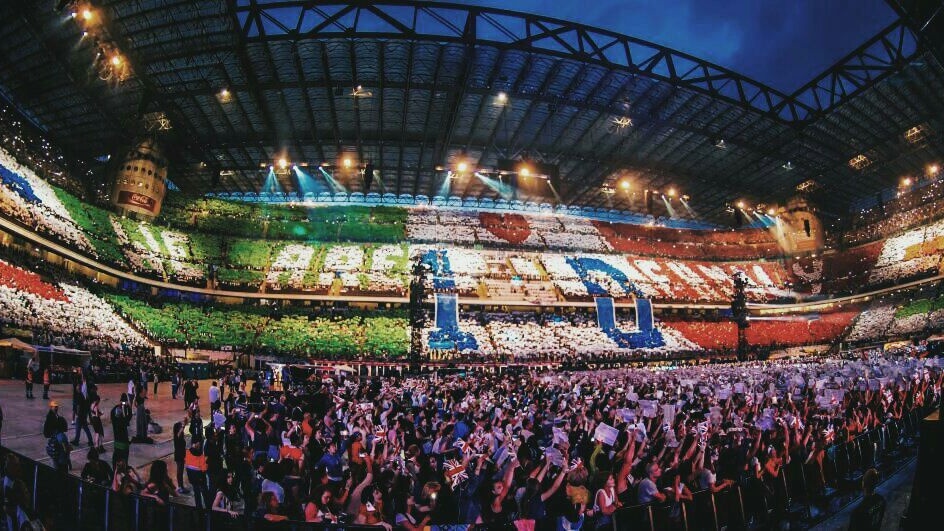 niallslover127's tweet photo. can we talk about how big one direction was? https://t.co/uvcrK8jb45