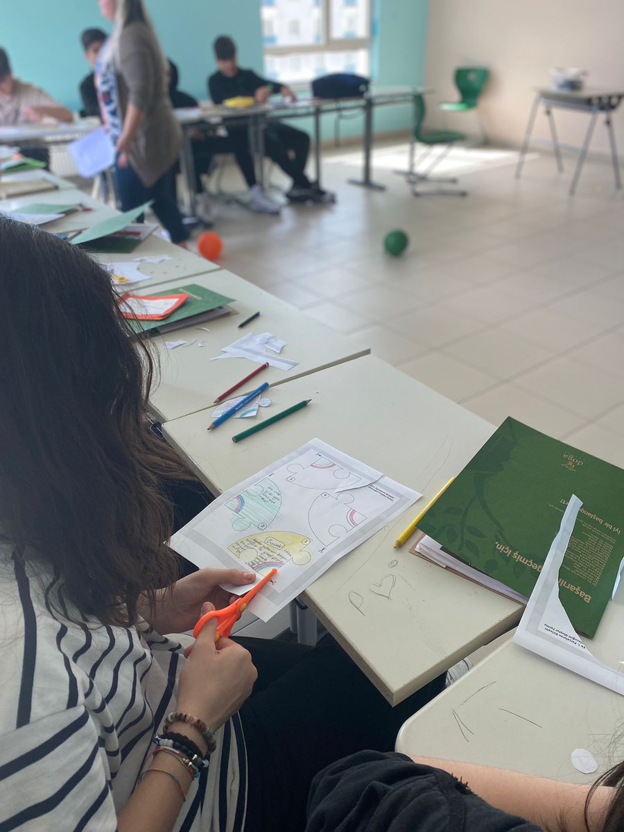 "DoğALLise" Etkinliği ile lisede bir günü deneyimledik, farklı dersleri tecrübe edindik, kendimizi tanıdık geleceğimizi planladık hem öğrendik hem eğlendik☺️