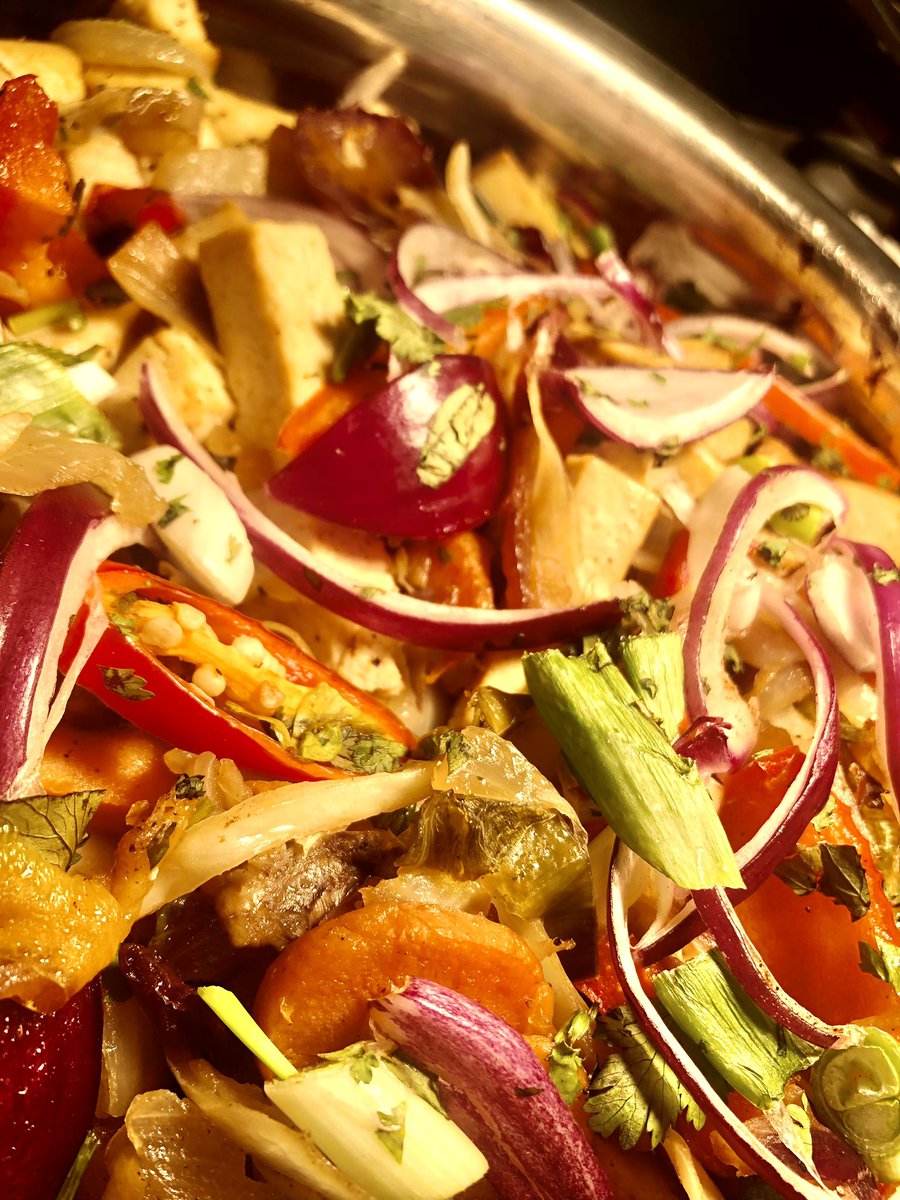 ChefEdwards68's tweet image. Who doesn’t like a Smoked Tofu Stir-Fry plant based #plantbased #tofu @SodexoUKCareers @SodexoSchools @SodexoUK_IRE @TimFurn @suniyah09